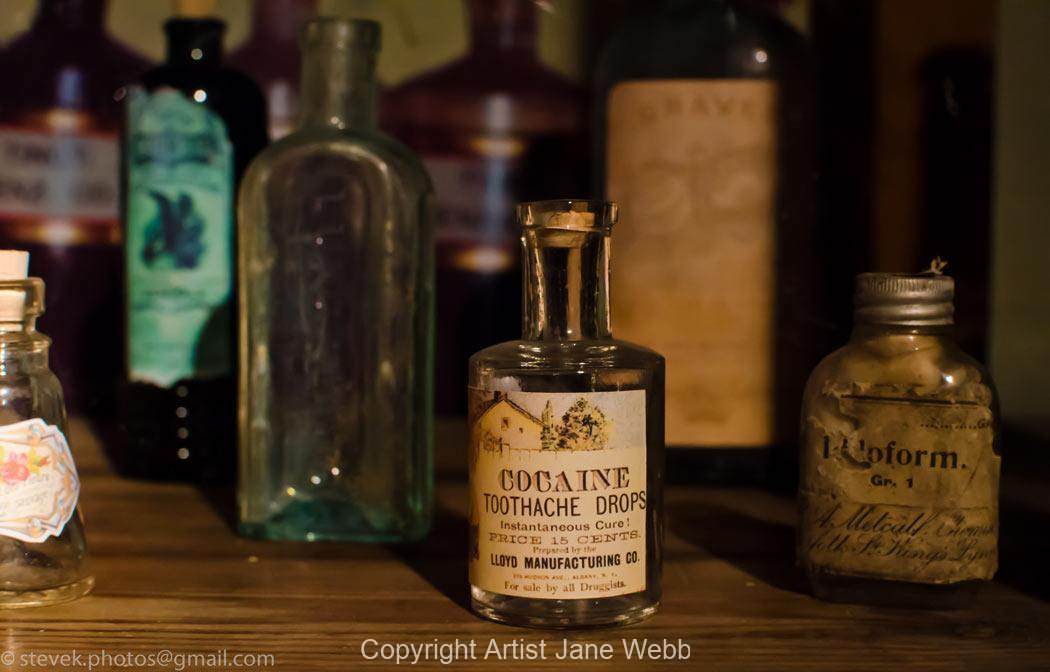 Medicine-bottle-labels-victorian-props